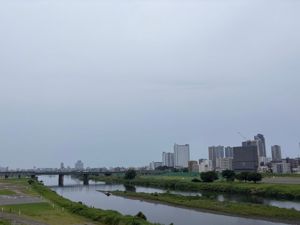 〜 創業支援と行政書士 〜 これまでの投稿におきまして、株式会社やNPO法人などの設立における定款の作成、取引先との各種契約書の整備、補助金の申請といった「行政書士が行うサポート」についてご紹介してきましたが、これらサポートは特に「事業の創業時」に必要とされるものかと思います。 本業での準備作業などで多忙を極める創業期は、行政書士がお役に立てる機会です。お気軽にご相談いただき、行政書士がご提供できるサポート・支援をぜひご活用ください。