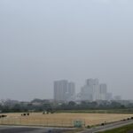 〜「アラート」というカタカナ語 〜 「アラート（alert）」とは、「警戒、警報」などをあらわす英単語。最近よく使われるカタカナ語だと感じます。 気象庁及び環境省が「熱中症警戒アラート」を発表するようになって以降、特に夏になると「アラート」というカタカナ語を頻繁に見かけるようになりましたが、私の記憶では、以前はそれほど見かけなかった気がします。 「警戒、警報」といった訳語で表現されていたのかもしれません。 「気候の変化」から、「熱中症警戒アラート」の運用が始まり、「アラート」というカタカナ語がメジャーになった。 因果関係を辿ると、その根拠は「気候の変化」に行き着くことに気づきました。 行政書士が業務を行う際、手続の根拠となる法令や条文を確認するプロセスを経ており、この基本動作を経ることが、適切な判断の礎になっています。 引き続き、基本動作を徹底し、お役に立てるサポートをご提供いたします。 ＜多摩川＞
