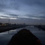 〜 昭和 〜 1926年の今日（12月25日）、昭和がはじまりました。 私は昭和48年生まれ。 当時は無かったもの、今では見かけなくなったもの。 立ち止まってみると、流行りや世相、慣習の移り変わりに気づかされます。 今をどう生きるか。 進化する情報技術を十分に利活用し、効率化を図っていきつつ、残すべき文化や伝統を受け継いでいく。 そのバランスが大切だと感じます。 今朝、ぼんやりとですが、あれこれ思いを巡らせていました。 デジタル化社会。変わりゆくものと、守るべきもの。 最適解を考え、サービスレベルの向上に努めてまいります。 #行政書士 #大田区 #企業法務経験 #安心への伴走者 #課題解決サポート #契約書の作成チェック #行政への申請手続支援 #コラム #昭和