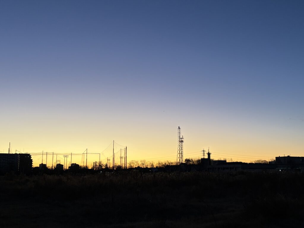 〜 よく知ってもらう 〜 自分の強みと、世の中のニーズがマッチする部分を見つけ、よく知ってもらう。 現在受講している研修を通じ、戦略的アプローチの大切さを改めて実感しています。 自分の強み。 強みと思っていたことが、実はそうでもなかったり。 逆に、弱みと感じていたことが、実は強みだったり。 わかっているようで、意外と気づいていないことが多い気がします。 自己分析。まずは自分をよく知り、強みを見つけ、知ってもらう。 自分に対しても、お客様へのサービスに際しても、マーケティングの思考を大切に、取り組んでまいります。 #行政書士 #大田区 #企業法務経験 #安心への伴走者 #課題解決サポート #契約書の作成チェック #行政への申請手続支援 #コラム #よく知ってもらう #中小企業大学校