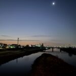 〜 一人称 〜 体験談や、経験談。 見聞きした話に比べ、説得力や共感を生む力がある。 なぜか。 苦労したこと、失敗したこと、努力したこと、成功したこと。 「一人称」で語るからだと思います。 自分自身で考え、動き、感じ、得たことを、「私は」という主語で話す。 等身大の自分を伝えることが、信頼への第一歩。 週末、体験談をお聞きする機会があり、改めてそう感じました。 多くの方の「一人称」での話を聞き、自らも「考動」し「一人称」で話す。 このサイクルを大切に、サービスレベルの向上を図ってまいります。 #行政書士 #大田区 #企業法務経験 #安心への伴走者 #課題解決サポート #契約書の作成チェック #行政への申請手続支援 #コラム #一人称