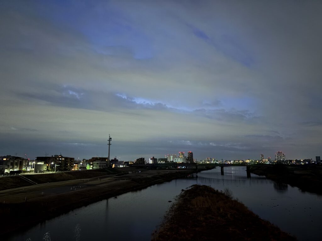 〜 少しの余裕 〜 スマートフォンの路線検索アプリ。このアプリのおかげで、調べる時間と手間を削減することができます。 外出する際の必需品です。 先日、路線検索通りに出かけたところ、電車が遅れが発生しました。 幸いなことに、待ち合わせ時間には間に合いましたが、焦りました。 便利な時代こそ、少しの余裕。大切さを改めて実感しました。 便利なものは、積極的に活用する。 余裕をもった対応を、常に意識する。 基本を徹底し、より良いサービスを心がけてまいります。 #行政書士 #大田区 #企業法務経験 #安心への伴走者 #課題解決サポート #契約書の作成チェック #行政への申請手続支援 #コラム #少しの余裕