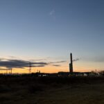 〜 欲張らない勇気 〜 あれもやってない、これも手を付けなければ。 受験シーズン。不安にかられ、何冊も参考書や問題集を買い込んだものの、結局のところ手を付けられず、机の隅に積まれたまま。 そんなこと、多かったなあと、学生時代を思い出します。 現状を分析し、課題が浮き彫りになると、やるべきことの多さに圧倒され、中途半端に終わったり、諦めてしまったり。 やるべきこと。優先順位を付け、数を絞る。 できることから、きちんとやる。 逆説的かもしれませんが、課題が山積みなときほど、欲張らない勇気が大切な気がします。 着実に、丁寧に、課題解決のお役に立てるサービスを提供してまいります。 #行政書士 #大田区 #企業法務経験 #安心への伴走者 #課題解決サポート #契約書の作成チェック #行政への申請手続支援 #コラム #欲張らない勇気 #中小企業大学校 #研修