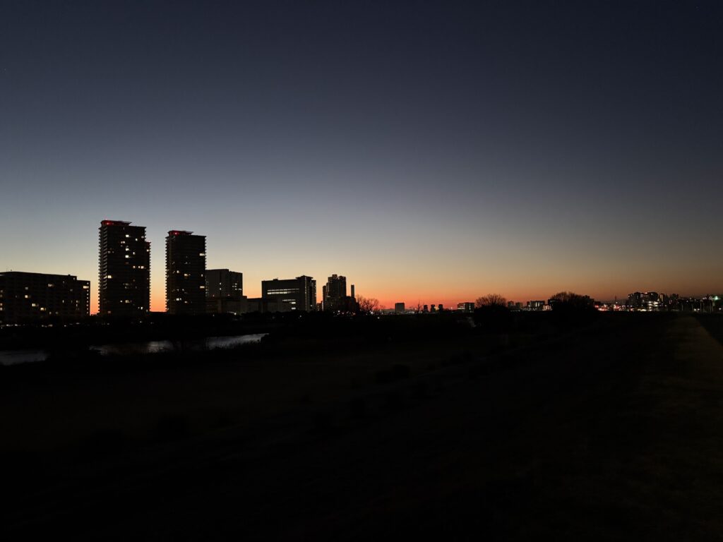 〜 できることを、少しずつ 〜 得意なことは、続けられる。 苦手なことは、続かない。 続けるには、どうしたらいいか。 私に限らず、悩んできた方も多いと思います。 永遠のテーマなのかもしれません。 100点を狙わないこと。 できる範囲で、手を付けてみること。 朝のランニングを続けられている理由。 過度ではなく、適度を意識することが大切なんだと感じます。 できることを、少しずつ。苦手なことと上手に接することで、自分自身の底上げを心がけてまいります。 #行政書士 #大田区 #企業法務経験 #安心への伴走者 #課題解決サポート #契約書の作成チェック #行政への申請手続支援 #コラム #できることを少しずつ