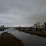 〜 書き出す 〜 考えがまとまらないとき。 思っていることを、まずは単語レベルで書き出してみる。 書き出した単語を、客観視してみる。 不要なものは削除し、深堀りすべきものは追加する。 整理してまとめる。 最近、レポートを書く機会が多く、思うように筆が進まないとき、こんなやり方をしてみると頭の中を整理することができました。 焦ってまとめに入ろうとせず、まずは書き出す。 発散と収束を切り分け、最適解を考えてまいります。 仕事や暮らしの困りごと。どうぞお気軽にご相談ください。 #行政書士 #大田区 #企業法務経験 #安心への伴走者 #課題解決サポート #契約書の作成チェック #行政への申請手続支援 #書き出す