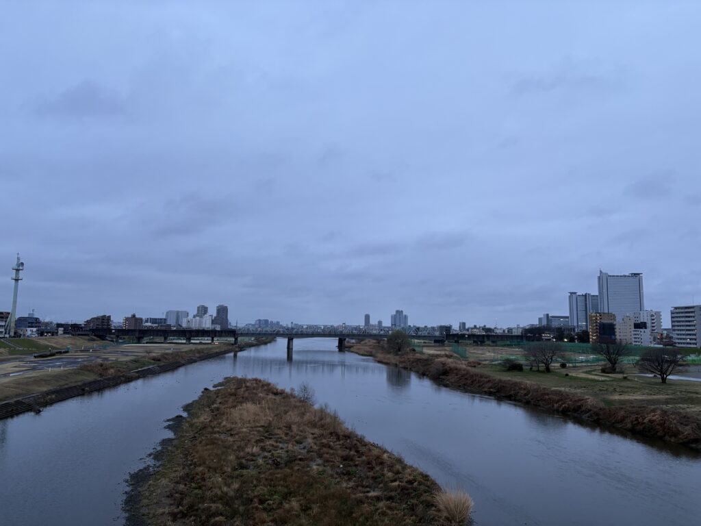 〜 重い腰 〜 苦手なこと、疲れること、面倒なこと。 億劫で、なかなか手が付けられない。 こんなこと、よくあると思います。 勉強や運動、工数がかかる仕事。 重い腰、なかなか上がらない。 いたずらに時間が過ぎ去り、焦りばかり募る。 ストレスの原因は、こんなところにあるんだと感じます。 無理に上げようとせず、少しずらしてみる。 まずはできることを、できる範囲でやってみる。 考えて走ることを意識し、情報のアップデートとスキルの向上に努めてまいります。 #行政書士 #大田区 #企業法務経験 #安心への伴走者 #課題解決サポート #契約書の作成チェック #行政への申請手続支援 #重い腰