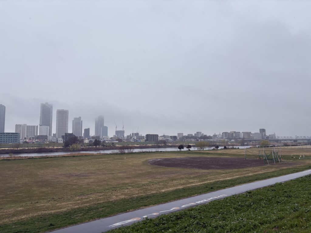 〜 リカバリー 〜 一昨日フルマラソンを走ったばかりなので、今朝、着用しているスマートウォッチを見ると「リカバリー 63時間」と表示されていました。 ミスをしたとき、いかにリカバリーするか。 もちろん、ミスをしないよう留意することが必要ですが、ミスをしてしまった際、いかにリカバリーするか。 影響を最小限に抑えるため、大切なこと。 リカバリーということばから、ミスをしたときの対処法について、改めて意識しました。 焦らず、最適解を考える。臨機応変な判断を心がけ、お役に立てるサービスを提供してまいります。 #行政書士 #大田区 #企業法務経験 #安心への伴走者 #課題解決サポート #契約書の作成チェック #行政への申請手続支援 #コラム #リカバリー