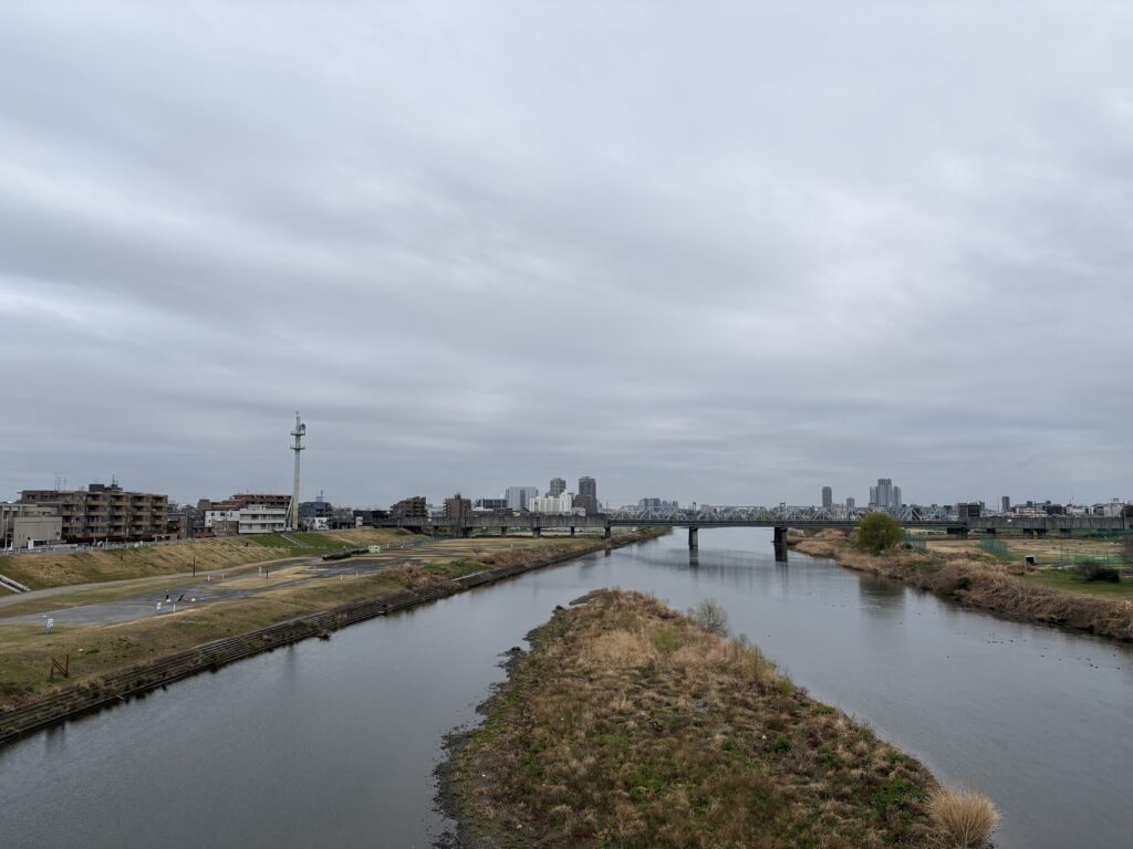 〜 年度内、年度末 〜 年度内、年度末。最近、目や耳にする機会が多くなりました。 早いもので3月も残り半分。 年度内に片付けておくべきこと。 来期に向けて準備すること。 業務の「仕分け」を考える方も多いと思います。 取引先との契約内容と実態との間にズレがないか。 着手予定の施策において、行政への手続が必要になるものがないか。 振り返りを行うちょうどいい時期。 行政への申請手続の支援、契約書の作成・チェックなどのサービスの提供を通じて、お困りごとやお悩みの解決・改善に向けたサポートを実践いたします。 どうぞお気軽にご相談ください。 #行政書士 #大田区 #企業法務経験 #安心への伴走者 #課題解決サポート #契約書の作成チェック #行政への申請手続支援 #コラム #年度内年度末