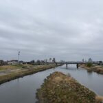 〜 年度内、年度末 〜 年度内、年度末。最近、目や耳にする機会が多くなりました。 早いもので3月も残り半分。 年度内に片付けておくべきこと。 来期に向けて準備すること。 業務の「仕分け」を考える方も多いと思います。 取引先との契約内容と実態との間にズレがないか。 着手予定の施策において、行政への手続が必要になるものがないか。 振り返りを行うちょうどいい時期。 行政への申請手続の支援、契約書の作成・チェックなどのサービスの提供を通じて、お困りごとやお悩みの解決・改善に向けたサポートを実践いたします。 どうぞお気軽にご相談ください。 #行政書士 #大田区 #企業法務経験 #安心への伴走者 #課題解決サポート #契約書の作成チェック #行政への申請手続支援 #コラム #年度内年度末