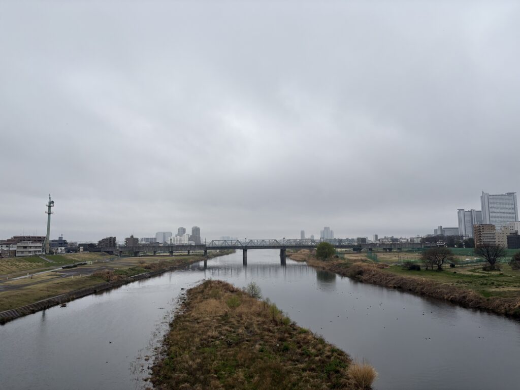 〜 クーポン券の効果 〜 有効期限が切れる前に、使わないと。 昨日のお昼、コンビニエンスストアでクーポン券を使って買い物をしました。 せっかくもらったクーポン券、お得感を享受したい。 買い物意欲にかられる自分に気づきました。 売る側は、また買いに来てほしい。買う側は、また買いに行きたくなる。 両者をつなぐ有効なツール。 しかし、どんなにお得でも、安心感と信頼感がないと使わない。 クーポン券の効果は、その裏付けだと感じます。 安心感と信頼感のあるサービス、引き続き心がけてまいります。 #行政書士 #大田区 #企業法務経験 #安心への伴走者 #課題解決サポート #契約書の作成チェック #行政への申請手続支援 #コラム #クーポン券の効果