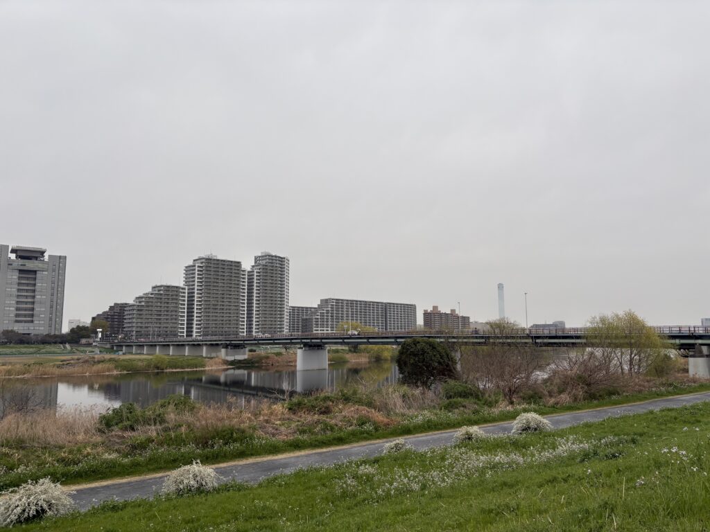 〜 ご安全に 〜 ご安全に。 通勤中に聴いているラジオ番組。 パーソナリティーの方が、交通情報のコーナーの最後に伝えるひとこと。 気が引き締まると同時に、安心感を与えてくれます。 根底にあるのは、正確でタイムリーな情報提供。 信頼できるからこそ、安心できると感じます。 正確で、タイムリーなサービス。信頼と安心を感じていただけるよう、引き続き丁寧に取り組んでまいります。 #行政書士 #大田区 #企業法務経験 #安心への伴走者 #課題解決サポート #契約書の作成チェック #行政への申請手続支援 #コラム #ご安全に