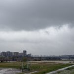 〜 長所、短所 〜 大学生の頃、就職活動。 自分の長所って何だろう、自分は何に向いているのか。 それまでは「なんとなく」考えていたことでしたが、必要に迫られ初めて自己分析に取り組んだことを思い出します。 短所ばかりに目が向いてしまったり、表面的な印象で自分を判断してしまったり。 やってみると、自分自身をよく理解できていなかったことに気づきました。 あのとき、なぜそう考えたのか。根拠を冷静に追いかけてみると、少しずつ自分が見えてくると感じます。 根拠を持つこと。判断を要する場面では、大切な要素だと感じます。 納得する根拠を持って、自信を持って判断すること。引き続き、心がけてまいります。 #行政書士 #大田区 #企業法務経験 #安心への伴走者 #課題解決サポート #契約書の作成チェック #行政への申請手続支援 #コラム #長所短所