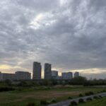 〜 充電の優先順位 〜 今朝、起きてスマートフォンを見たところ、全く充電されていませんでした。 寝る前に充電器にちゃんと接続したつもりがうまくできていませんでした。何ともいえない後悔の念。 パソコン、スマートフォン、スマートウォッチ、タブレット。 充電式のスマートデバイスが暮らしの中で重要な位置づけになり、充電の優先順位が非常に高くなったと改めて感じます。 充電。便利さを享受するための準備。 スマートデバイスを有効活用しつつ、知識と経験の充電を心がけてまいります。 #行政書士 #大田区 #企業法務経験 #安心への伴走者 #課題解決サポート #契約書の作成チェック #行政への申請手続支援 #コラム #充電の優先順位