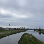 〜 反復継続 〜 一生懸命覚えた知識。時間が経つと、忘れてしまう。 3月まで中小企業大学校にて受講した中小企業経営改善計画策定支援研修【理論編】のテキストを、昨日、1か月ぶりに読み返してみた感想です。 6月に同研修の【実践編】を受講する予定で、「復習しないと」と思ってはいましたが、「まだ先のこと」と、つい後回しにしていました。 年齢と共に記憶力が落ちていることも、しっかりと認識しました。 知識も技術も、定期的な反復を継続しないと定着しないもの。 少しでも目にしたり、触れてみる。ちょっとした意識が大切だと、改めて感じます。 繰り返し、続ける。意識して、サービスレベルの向上に努めてまいります。 #行政書士 #大田区 #企業法務経験 #安心への伴走者 #課題解決サポート #契約書の作成チェック #行政への申請手続支援 #コラム #反復継続