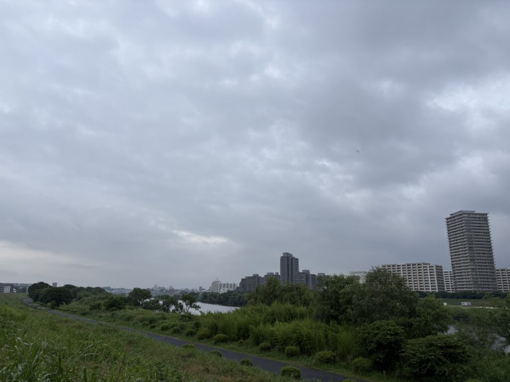 〜 傾向と対策 〜 出題傾向を分析し、これに応じた対策を講じる。 受験生の頃、よく聞いた言葉。 努力の方向性を間違えないことの大切さを意識した気がします。 傾向と対策。 あれから30年以上経ちますが、受験対策に限らず、仕事や暮らしの様々な場面において大切なことだと感じます。 事実を把握し、傾向を分析し、対策を講じる。 課題の解決に向けた丁寧なサービスを、引き続きご提供してまいります。 #行政書士 #大田区 #企業法務経験 #安心への伴走者 #課題解決サポート #契約書の作成チェック #行政への申請手続支援 #コラム #傾向と対策