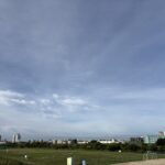 〜 日の長さから 〜 昨日は夏至。 日が長くなったと感じていましたが、これからは少しずつ短くなることに。 とはいえ、季節は夏へと向かいます。 日々、目の前の課題や予定をこなすことに注力しているうちに、あっという間に今年ももうすぐ折り返し地点。時の経つのが本当に早く感じます。 当初予定した計画が未着手だったり、見直しが必要だったり。考えるちょうどいい時期かと思います。 行政書士は、行政への申請手続の支援、契約書の作成・チェックなどのサービスの提供を通じて、課題の解決・改善に向けたサポートを実践いたします。 仕事や暮らしのお困りごと。どうぞお気軽にご相談ください。 #行政書士 #大田区 #企業法務経験 #安心への伴走者 #課題解決サポート #契約書の作成チェック #行政への申請手続支援 #コラム #日の長さから
