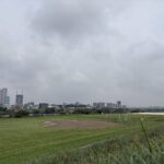 〜 梅雨の服装選びから 〜 湿度の高いこの時期。 少し肌寒いと感じても、体を動かすと汗が吹き出す。 よく悩まされます。 寒いから厚着、暑いから薄着と、簡単に判断しない。 天気予報に注意する。 経験を生かす。 服装選びも意外と奥が深いと感じます。 情報収集と経験の活用。 梅雨の服装選びから得た気づきを大切に、日々の行動を意識してまいります。 #行政書士 #大田区 #企業法務経験 #安心への伴走者 #課題解決サポート #契約書の作成チェック #行政への申請手続支援 #コラム #梅雨の服装選びから