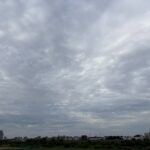 〜 先を見据える 〜 今朝、窓を開けると涼しい風が入ってきました。 日中は気温も上がり、蒸し暑くなりますが、少しずつ秋の気配を感じるようになりました。 秋から年末に向け、やるべきことを整理しておこうと思いました。 少し先を見据えておく。 普段からそうしておくことで、いざというとき焦らず落ち着いて行動できる。 ちょっとした季節の変化から、予め想定しておくことの大切さを感じました。 先を見据えた丁寧な対応。引き続き心がけてまいります。 #行政書士 #認定経営革新等支援機関 #大田区 #企業法務経験 #安心への伴走者 #課題解決サポート #契約書の作成チェック #行政への申請手続支援 #コラム #先を見据える