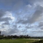 〜 不安定な天気から 〜 晴れ間が出たと思ったら、急に雲が広がり激しい雨が降ったり。 不安定な天気が続いています。 天気のことばかり気になってしまいますが、それだけ暮らしや仕事に大きく影響するもの。 最近の天候不順から、改めてそう感じます。 不安定な状況でも、安定したパフォーマンスをする。 前広な準備と対策を徹底し、安定したサポートをお届けしてまいります。 #行政書士 #認定経営革新等支援機関 #大田区 #企業法務経験 #安心への伴走者 #課題解決サポート #契約書の作成チェック #行政への申請手続支援 #コラム #不安定な天気から