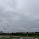 〜 雨模様 〜 東京は朝から雨模様。 すっきりした晴れ間が広がった昨日とは一変、ぐずついた天気になりました。 室内で過ごす時間が長くなりますが、落ち着いて考えるには、いい時間。 あれこれ発散させたアイデアを、収束させるタイミングかと思います。 発散と収束。どちらも大切な工程。 引き続き、丁寧なサービスを心がけてまいります。 #行政書士 #認定経営革新等支援機関 #大田区 #企業法務経験 #安心への伴走者 #課題解決サポート #契約書の作成チェック #行政への申請手続支援 #コラム #雨模様